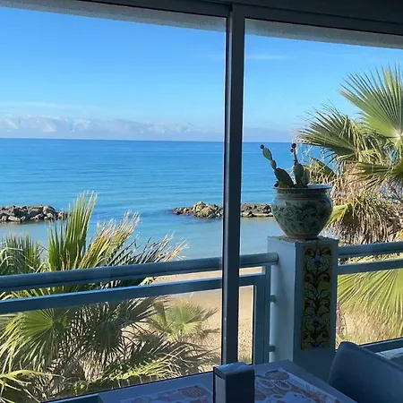 Sul Mare Al Gabbiano